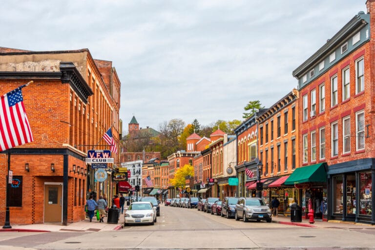 best small towns in Illinois